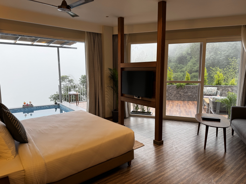 Oren Club Room Celebration Suite