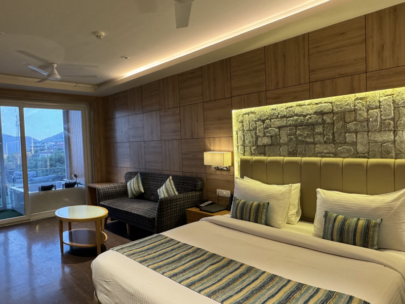 Superior Room with Hot Tub and Jacuzzi